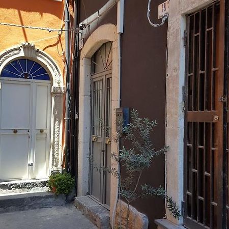 Il Pozzo Di Santa Teresa Apartment Катания Екстериор снимка