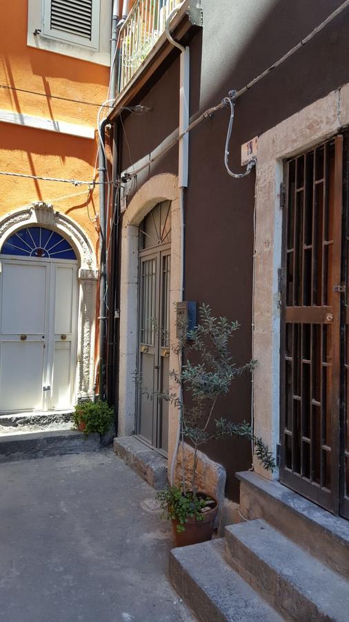Il Pozzo Di Santa Teresa Apartment Катания Екстериор снимка